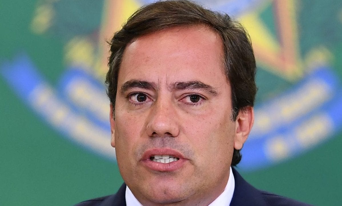 Alvo de denúncias de assédio, presidente da Caixa leva esposa a evento: ‘Vida pautada pela ética’