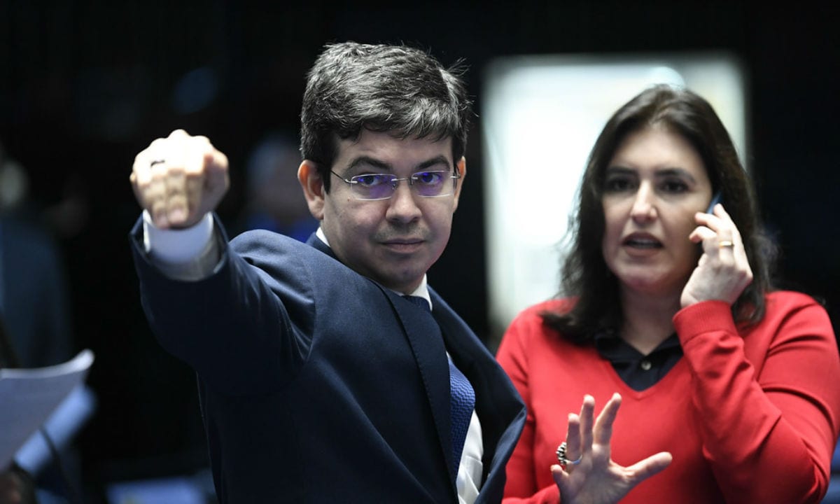Em áudio, Feliciano pede que espanquem Randolfe nas redes sociais