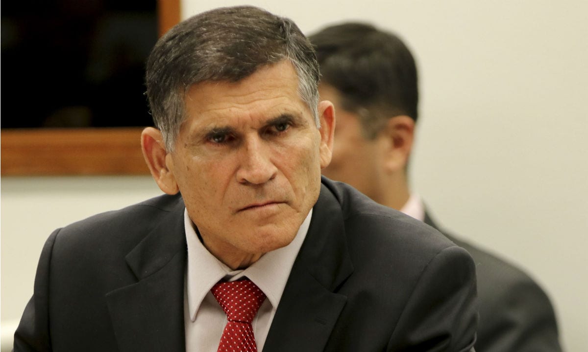 Santos Cruz critica fuga de Bolsonaro após derrota eleitoral: ‘Inadmissível que não seja crime’