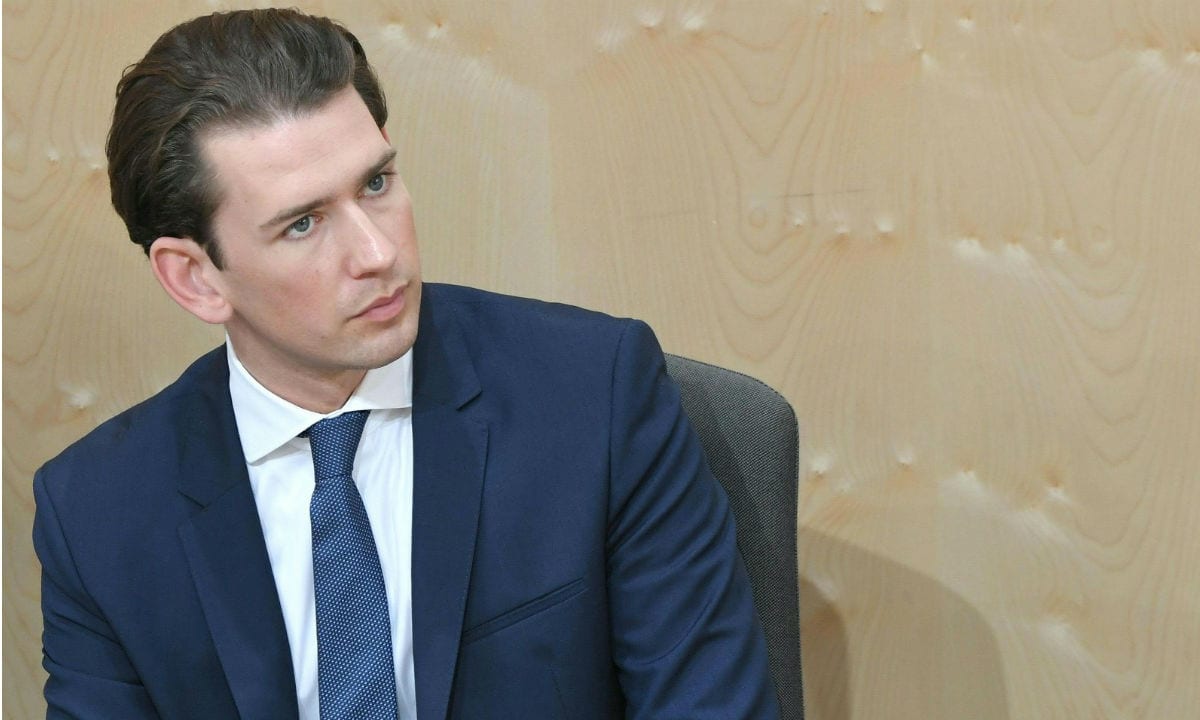 Escândalo de corrupção derruba chanceler conservador da Áustria