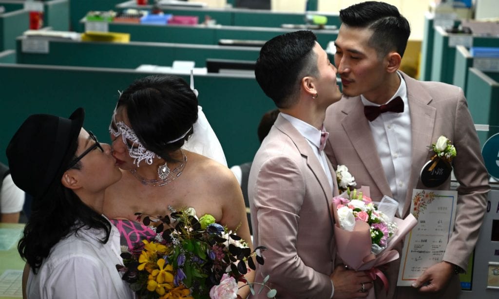 Taiwan realiza primeiros casamentos gays da Ásia