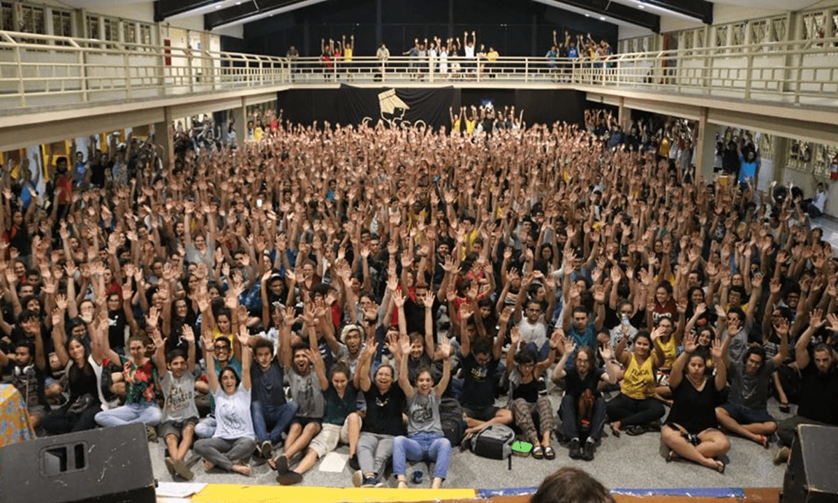 “Bolsonaro está com medo do tsunami que vem das ruas”