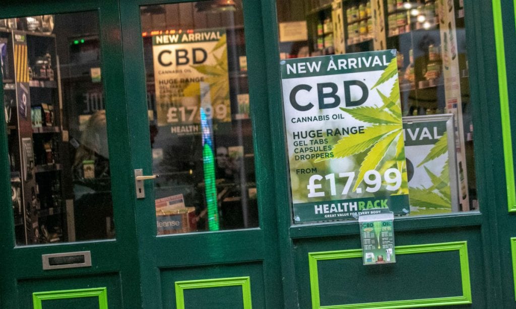 Substância não alucinógena da maconha vira elixir da moda