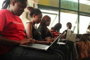 Projeto no Quênia capacita garotas para área de TI