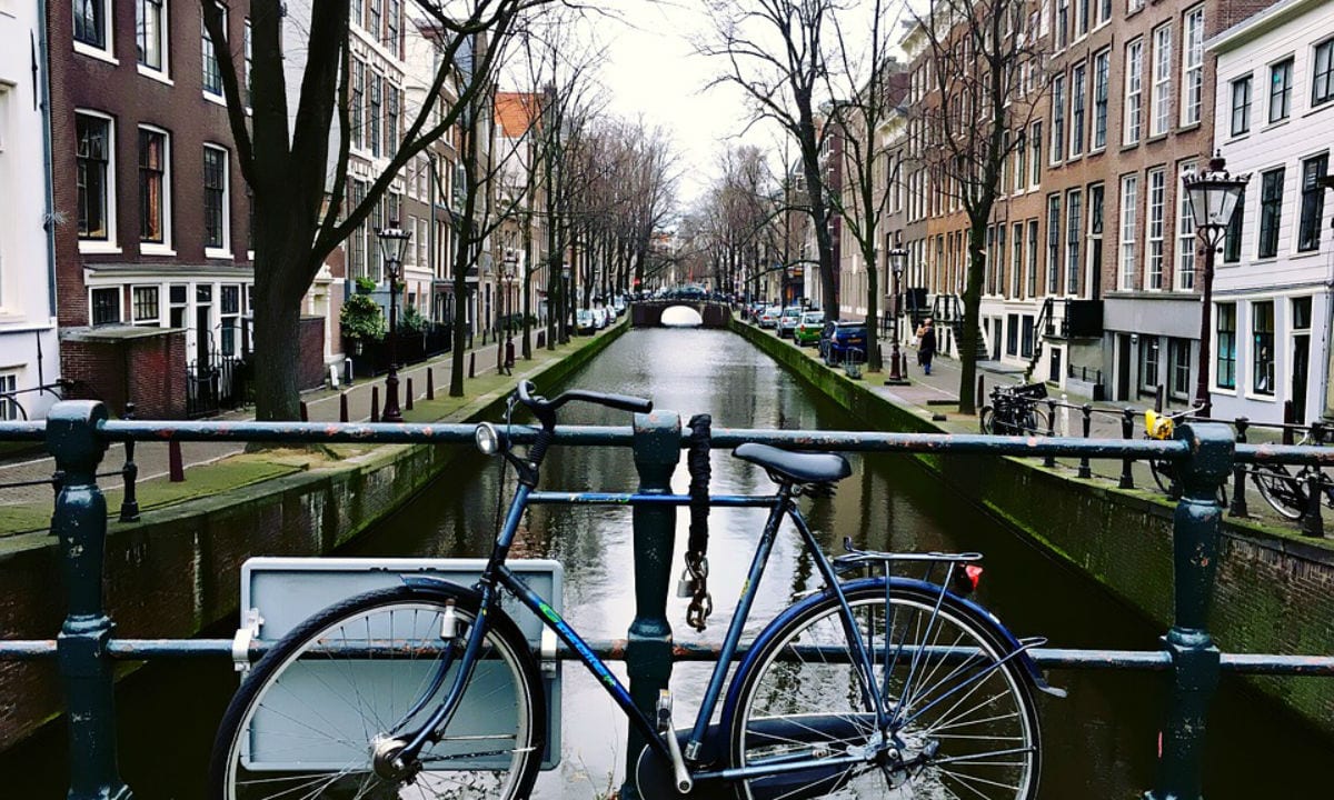 Amsterdã proibirá veículos a gasolina e diesel a partir de 2030