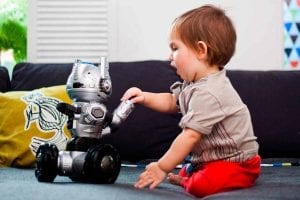 Brinquedos eletrônicos desestimulam desenvolvimento da linguagem