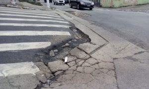 Bairros da periferia de São Paulo têm ruas com até 60 buracos