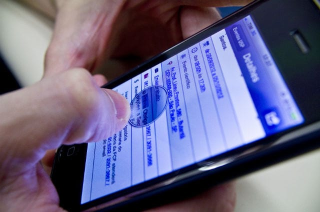 Governo do Estado libera celulares em sala de aula