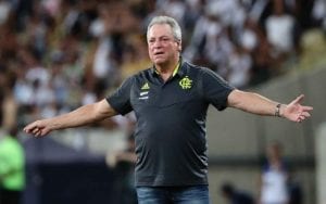 Abel Braga: “Não suporto traição. Mentiram para mim. Mas Flamengo é maior que tudo isso aí”