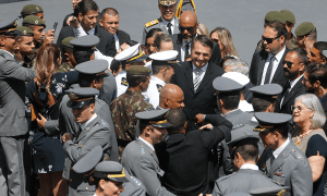 Inebriados pelo poder, militares avalizam a liquidação do Brasil