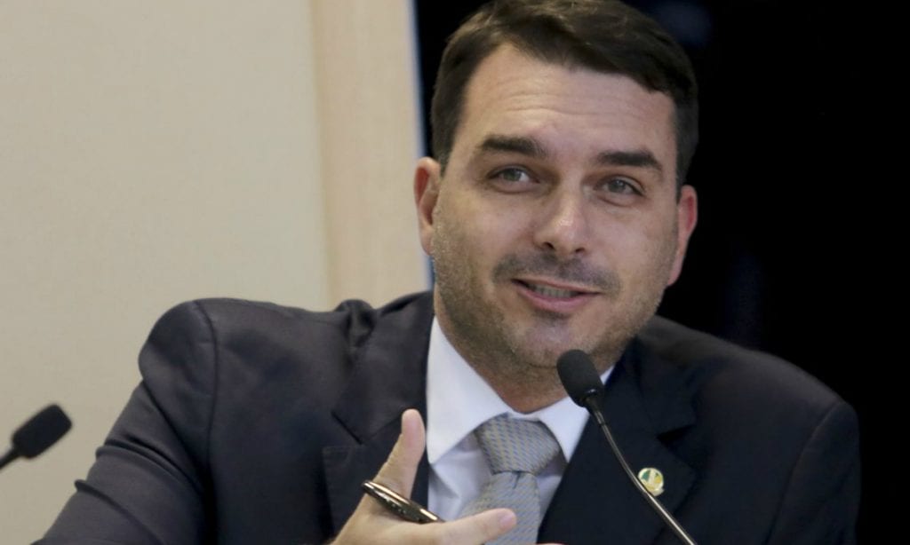 PSOL, PT e Rede pedem cassação de Flávio Bolsonaro por quebra de decoro