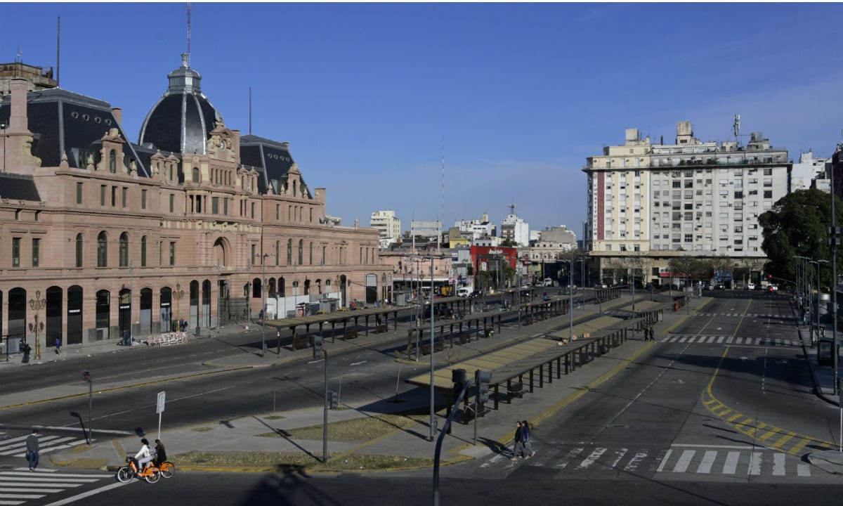 Greve geral na Argentina desgasta Macri e fortalece Cristina Kirchner