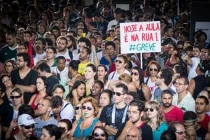 Cinco aspectos políticos e econômicos que ameaçam os professores