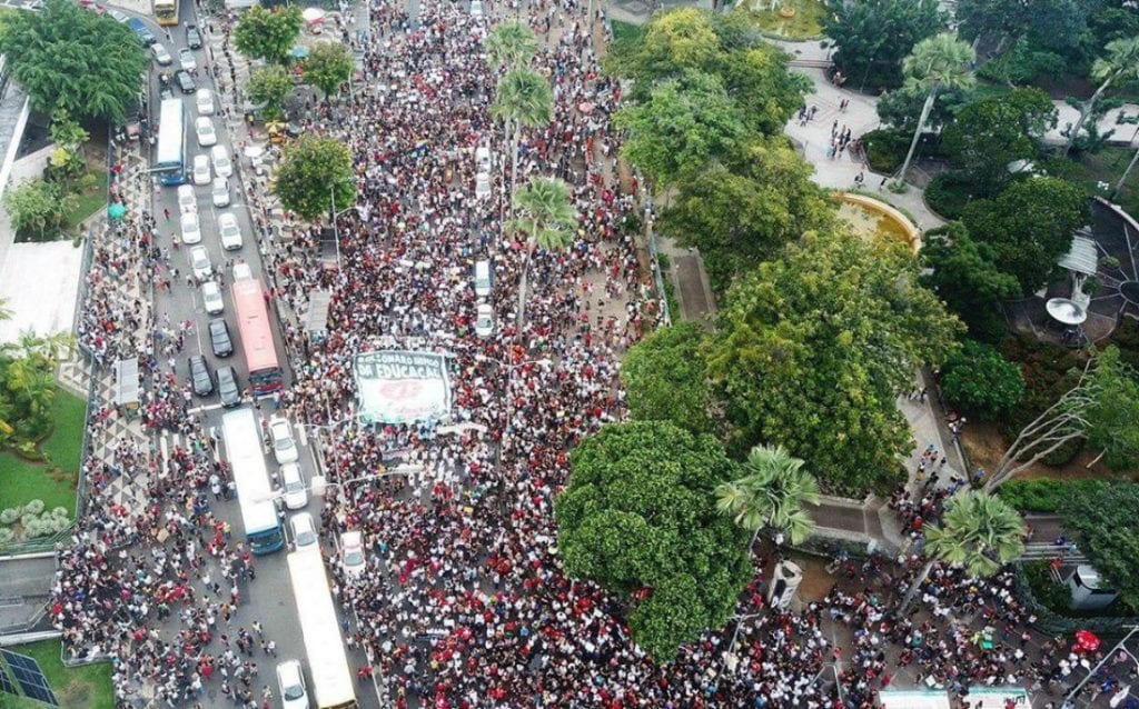 Protestos pela defesa da educação tomam o País. Acompanhe em tempo real