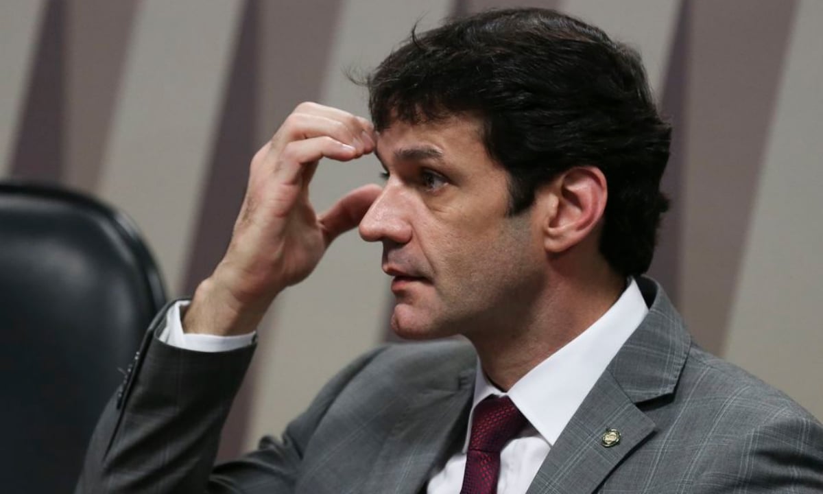 Justiça solta 3 assessores de ministro do Turismo ligados a laranjas do PSL