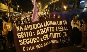 95% de mulheres que realizaram aborto não se arrependem, diz pesquisa