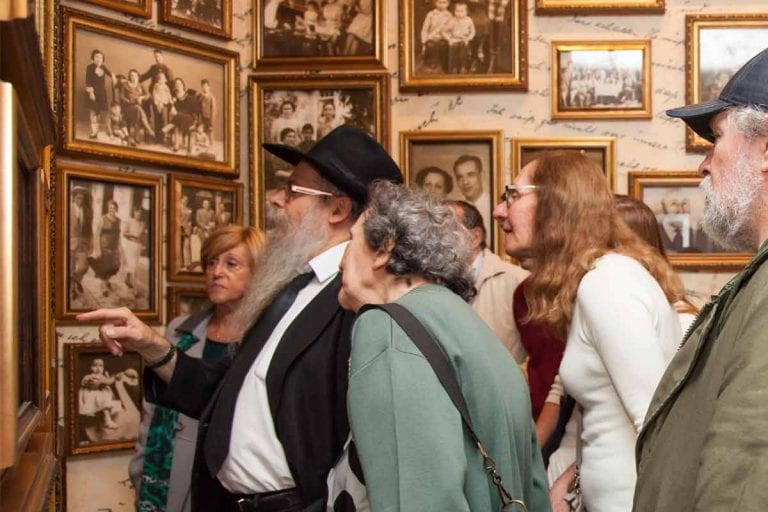 Visitantes do Memorial da Imigração Judaica|Simulação de Shabat|Sinagoga