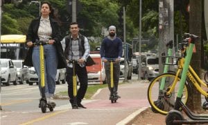 Usar patinete sem capacete ou na calçada renderá multa em SP