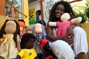 Negros são a maioria dos pequenos empreendedores no Brasil, mas lucram menos que brancos