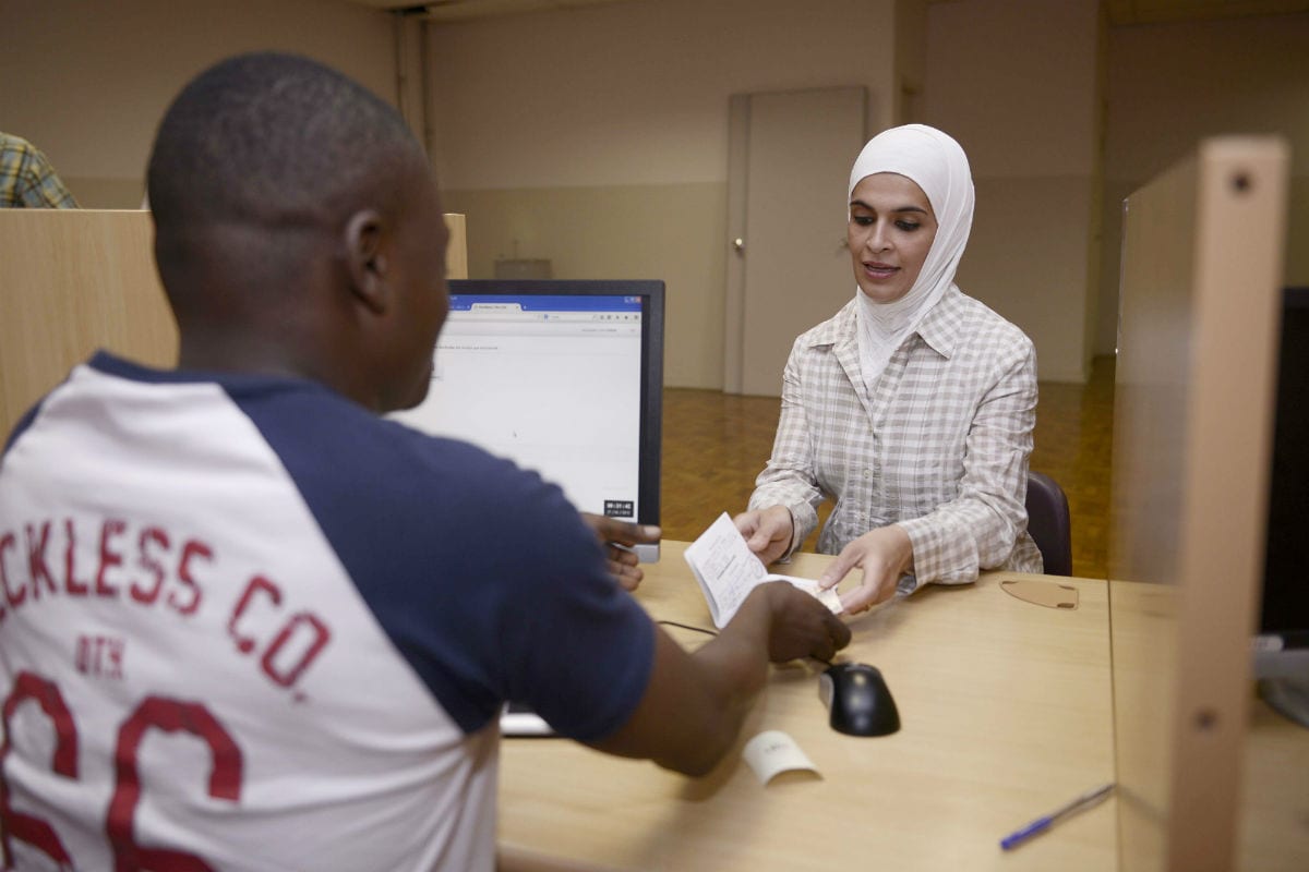 ACNUR cria apostila de Português para refugiados