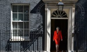 Theresa May renuncia ao cargo de primeira-ministra do Reino Unido