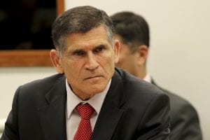Se for dentro da lei, que o impeachment de Bolsonaro seja feito, diz Santos Cruz