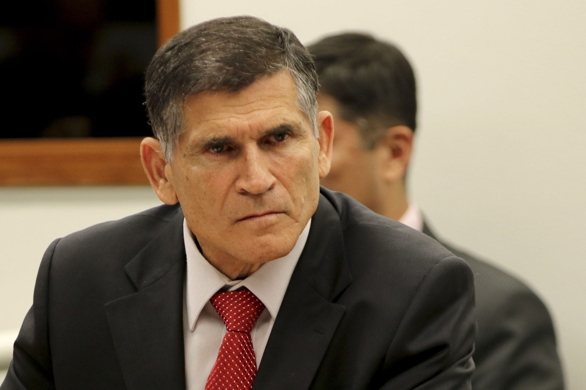 Se for dentro da lei, que o impeachment de Bolsonaro seja feito, diz Santos Cruz