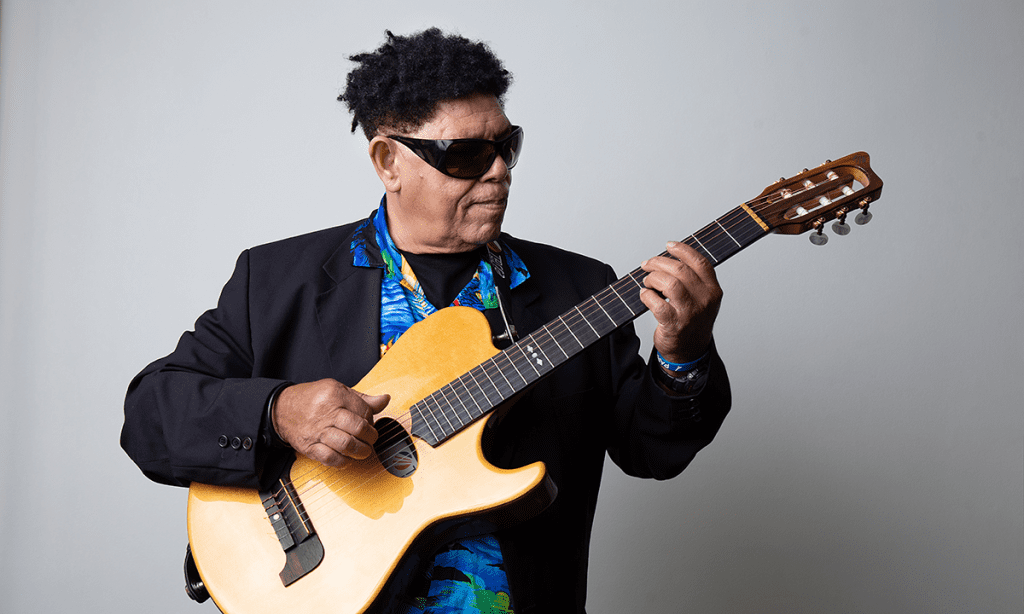 Di Melo ressurge em parceria com banda francesa