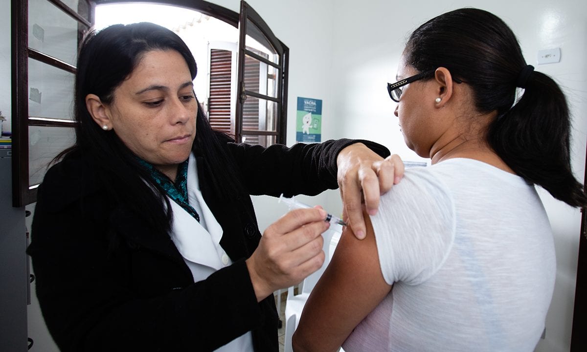 Mais Médicos: governo abandona bolsões de pobreza nas metrópoles