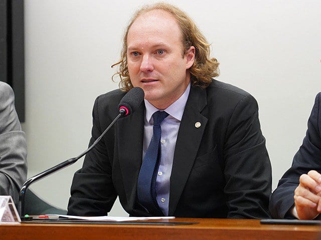 “No mínimo, é prevaricação”, diz deputado sobre desmonte da fiscalização ambiental por Ricardo Salles