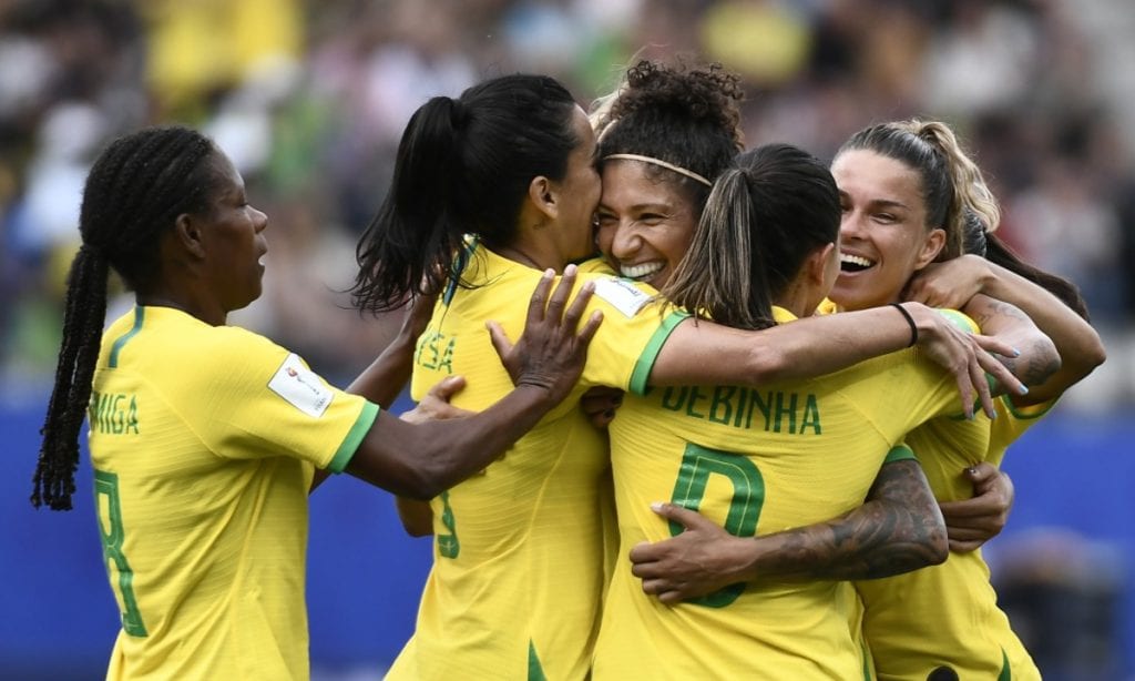 Pagode para jogadoras de futebol vira hino da artilheira Cristiane