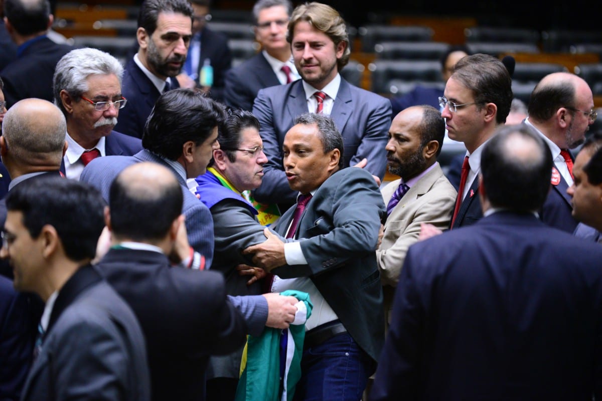 Plenário da Câmara dos Deputados durante discussão do processo de impeachment de Dilma |Zelaya (D) foi rechaçado quando se aproximava de Chávez (C) (Foto: Orlando Sierra/AFP) Plenário da Câmara dos Deputados durante discussão do processo de impeachment de Dilma |