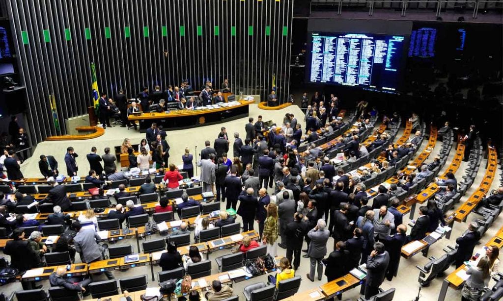 A prioridade é fornecer água e esgoto tratado a todos