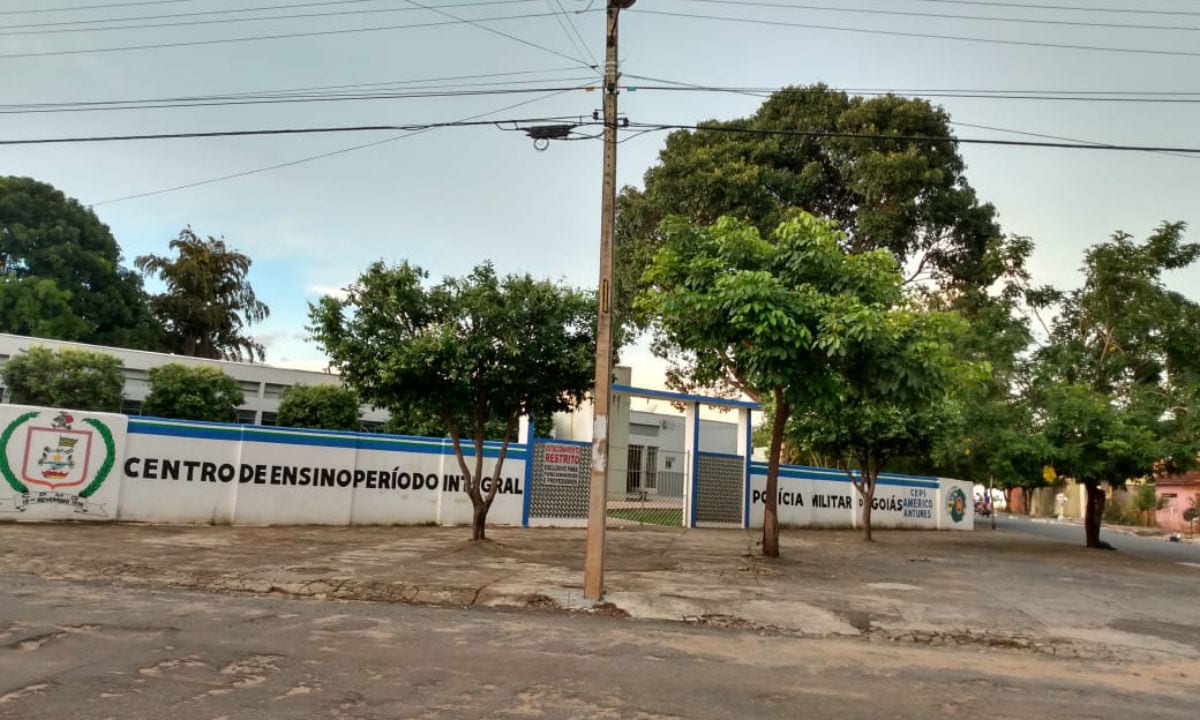 Após discordar de slogan de Bolsonaro, professor é afastado de colégio militar