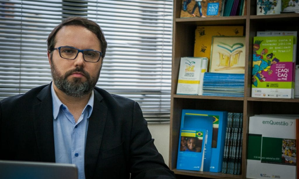 Daniel Cara: “a composição do MEC sinaliza um projeto de privatização”