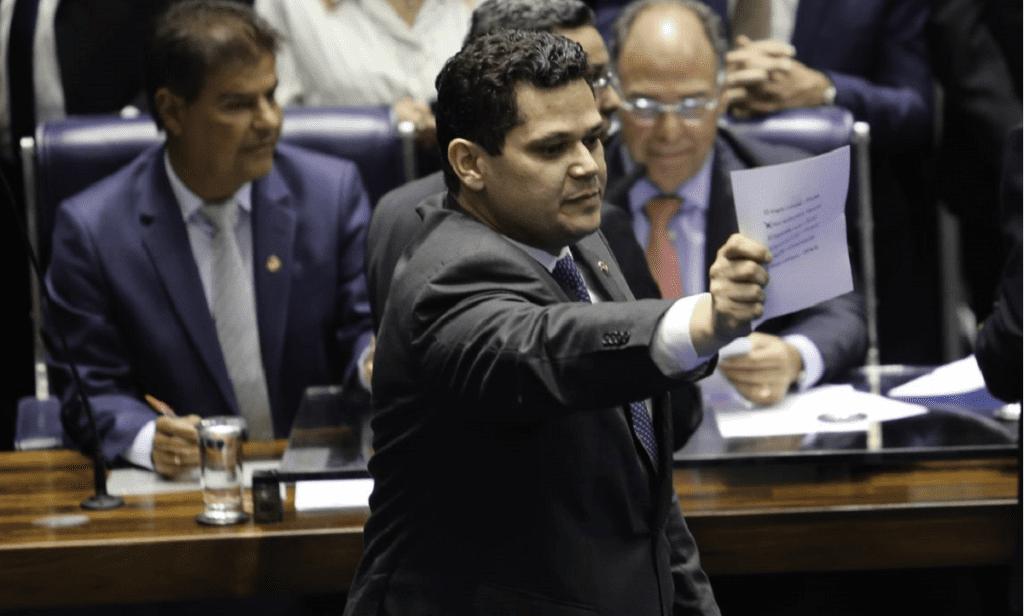 “Se Moro fosse parlamentar já estaria preso”, diz presidente do Senado