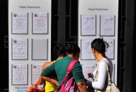 Meninas procuram emprego||Desemprego juvenil