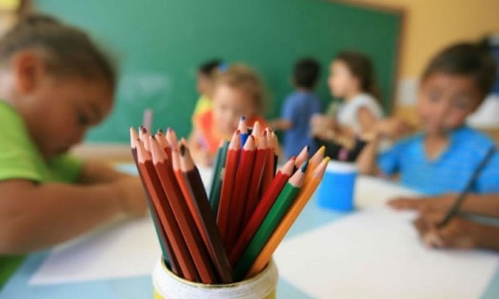 A destruição do direito constitucional à educação