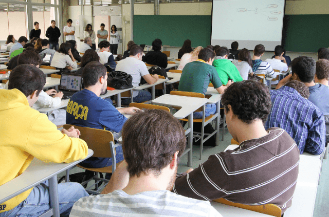 Alunos do Ensino Médio podem receber bolsa a partir de março