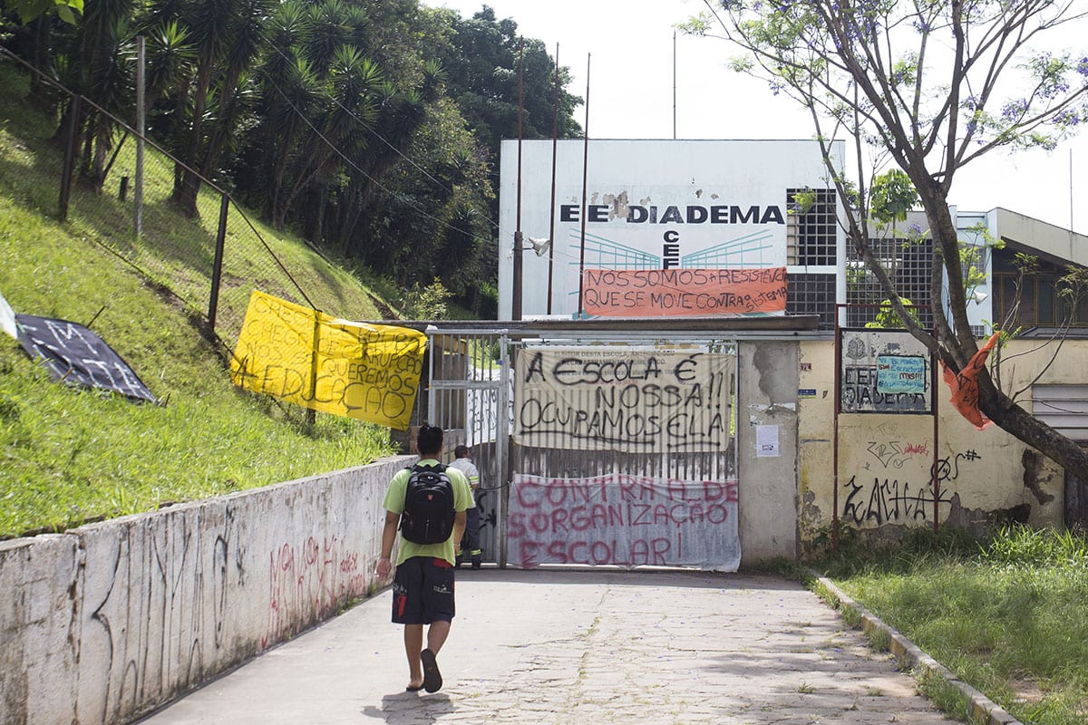 Reorganização escolar: cenas de um filme conhecido