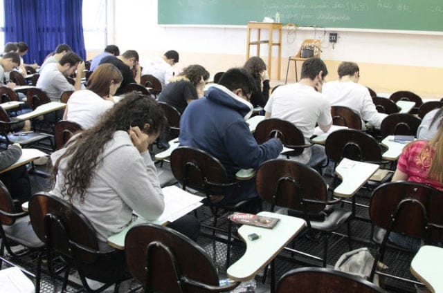 CNE aprova Base Comum Curricular do Ensino Médio