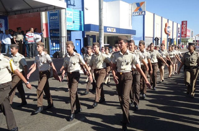Militarização do ensino fere a Constituição