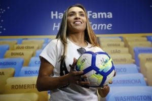 Bolsonaro ignora Marta ter se tornado maior goleadora em Copas