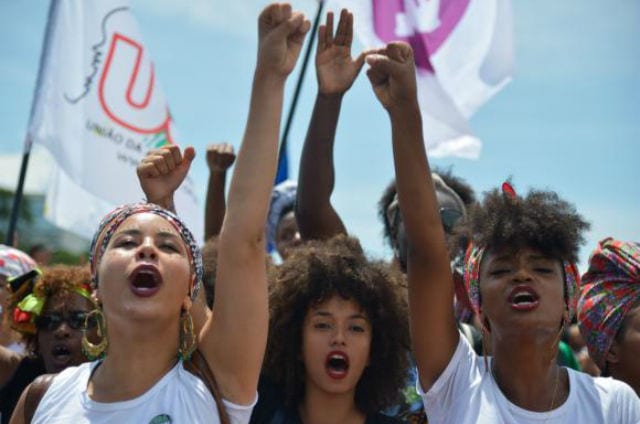 No centro da fogueira: gênero, raça e diversidade sexual nas eleições