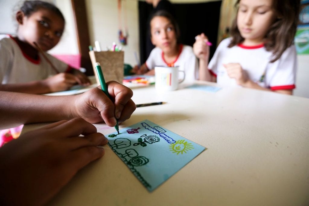 Ensino domiciliar é mais um instrumento de privatização da educação