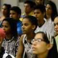 Trabalhar é regra entre os jovens; estudar e trabalhar, um privilégio