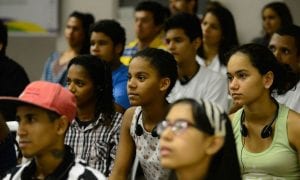 Trabalhar é regra entre os jovens; estudar e trabalhar, um privilégio