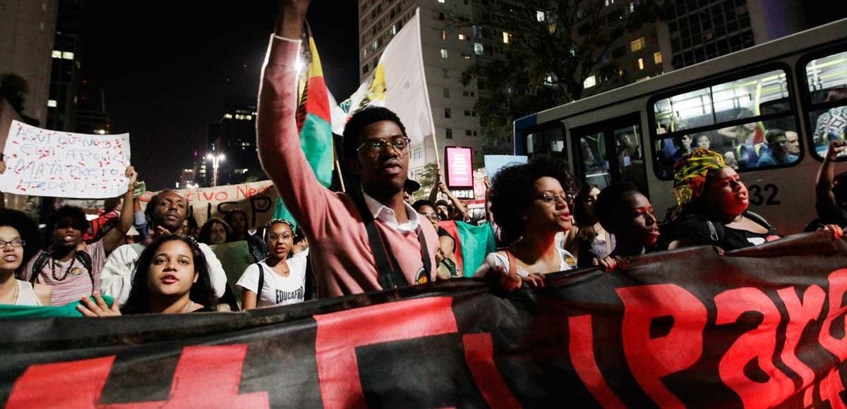 Um jovem negro corre 5 vezes mais risco de ser morto do que um homem branco no Nordeste