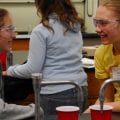 Unicamp abre inscrições para projeto que incentiva meninas a serem cientistas