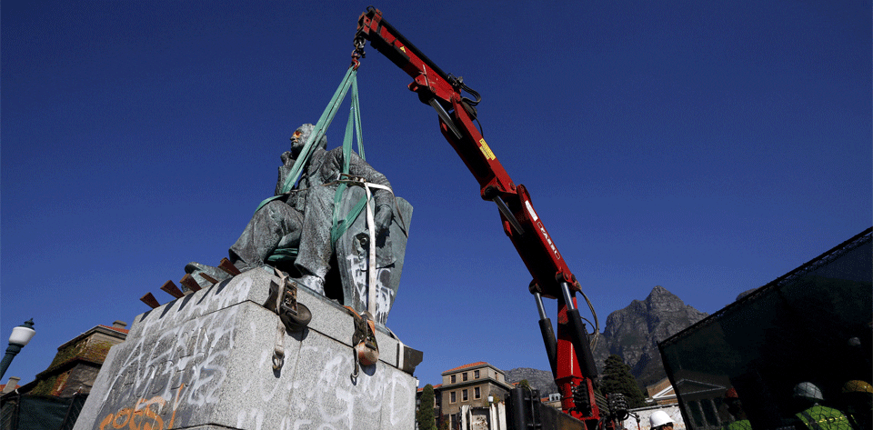 Remoção de monumento ligado ao passado imperialista do país